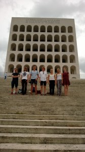 Arkkitehtikurssin ryhmäkuva EURissa.