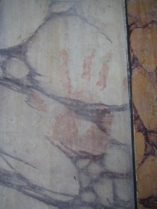 Punainen kädenjälki Salonessa