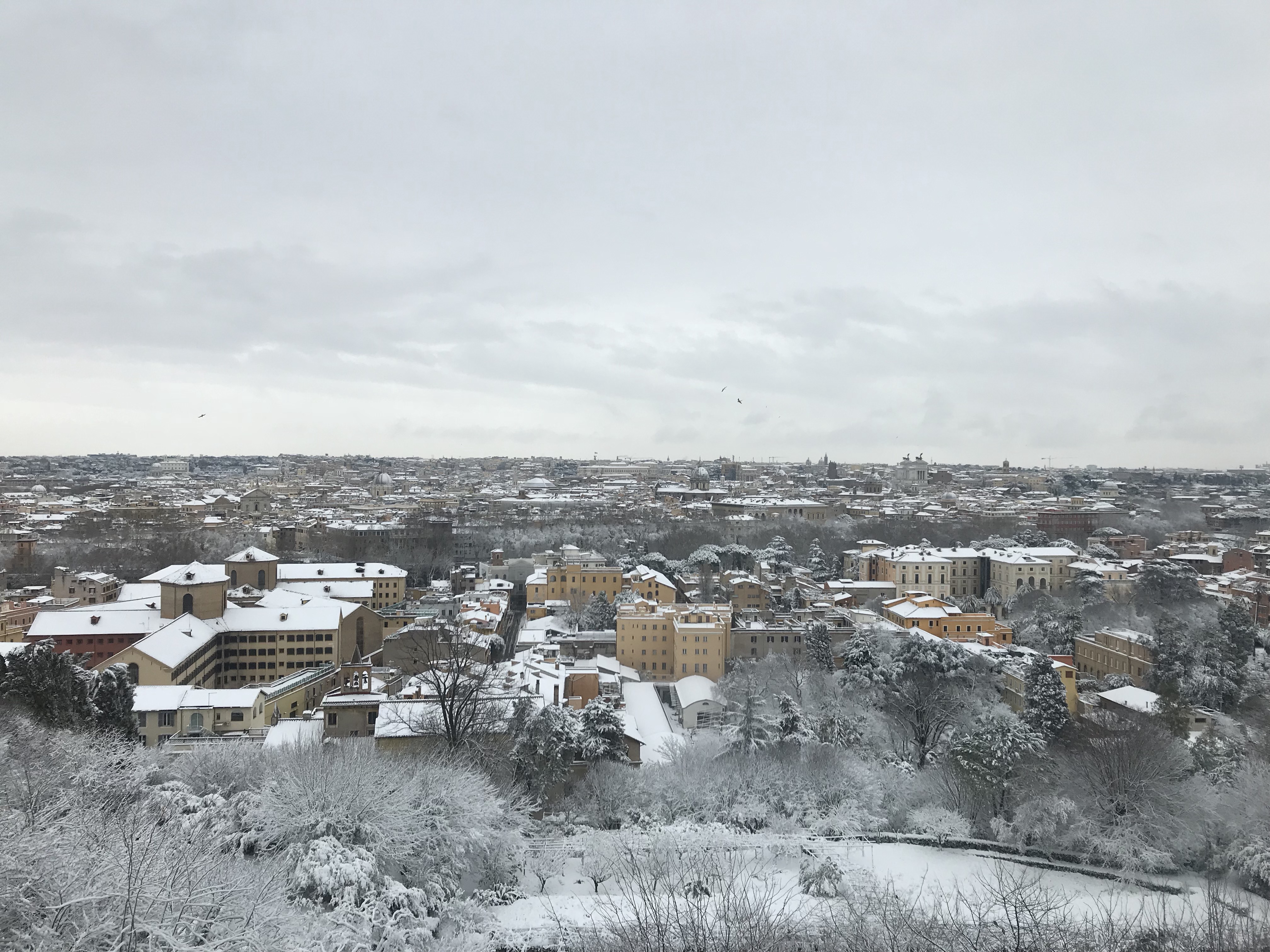 Näkymä lumiseen Roomaan