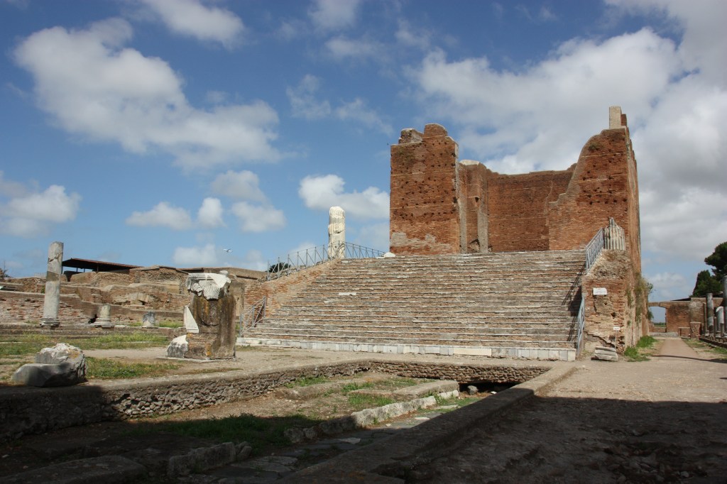  Juppiterin temppeli Ostian forumilla